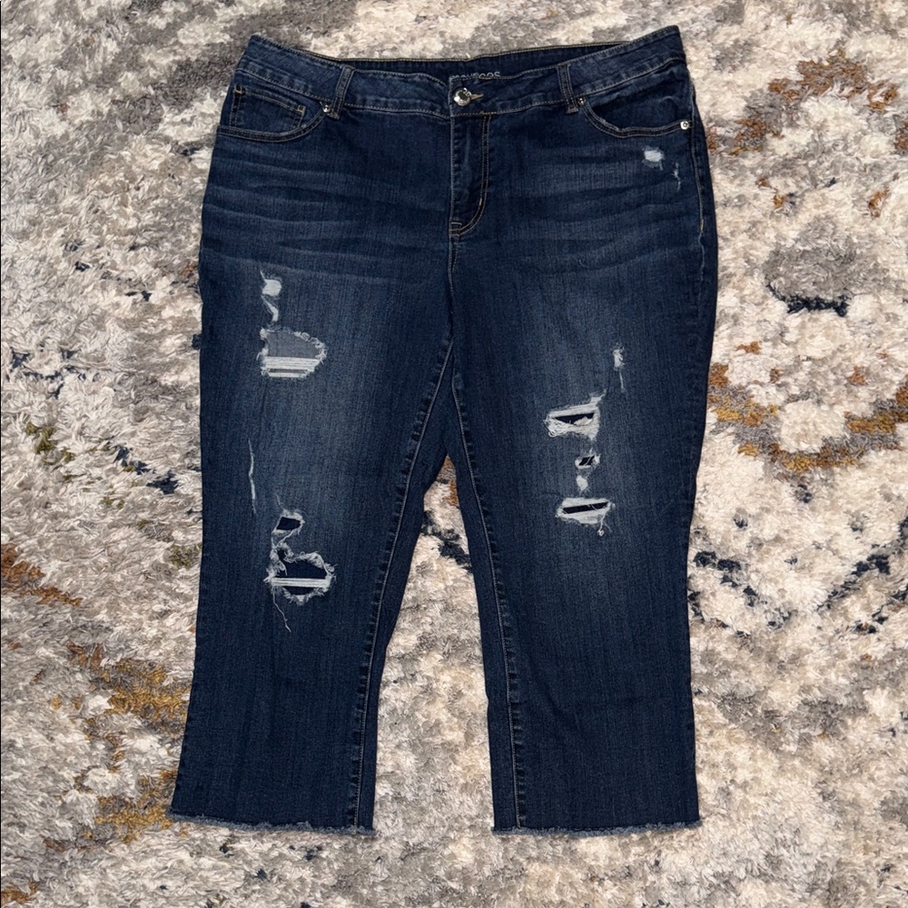 Maurices Distressed Dark Blue Women's Jean Capris